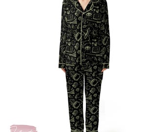 Witchy pyjamaset – mystieke zwarte nachtkleding met korte mouwen met hemelse en magische symbolen, gezellig Goth Loungewear-cadeau