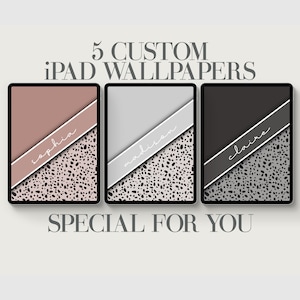 Puede incluir: Tres maquetas de pantalla de iPad con un fondo de estampado dálmata en blanco y negro. La parte superior de cada pantalla es de un color diferente: rosa, gris y negro. Cada pantalla tiene una línea diagonal blanca con un nombre escrito en ella: Sophia, Madison y Claire.