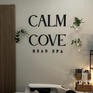 Letrero con logotipo personalizado: Decoración de pared en acrílico y metal cortado con láser 3D