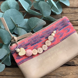 Nom du trousseau | Pendentif personnalisé | Bois de porte-clés | Pendentif en bois | Étiquette de sac à dos | Sac à dos remorque maternelle
