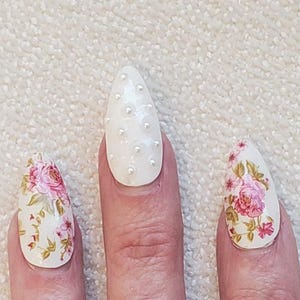 Press on Nails / Pretty Nails / Fancy Nails / Bride Nails / Glam Nails / Cute Nails / Floral Nails /