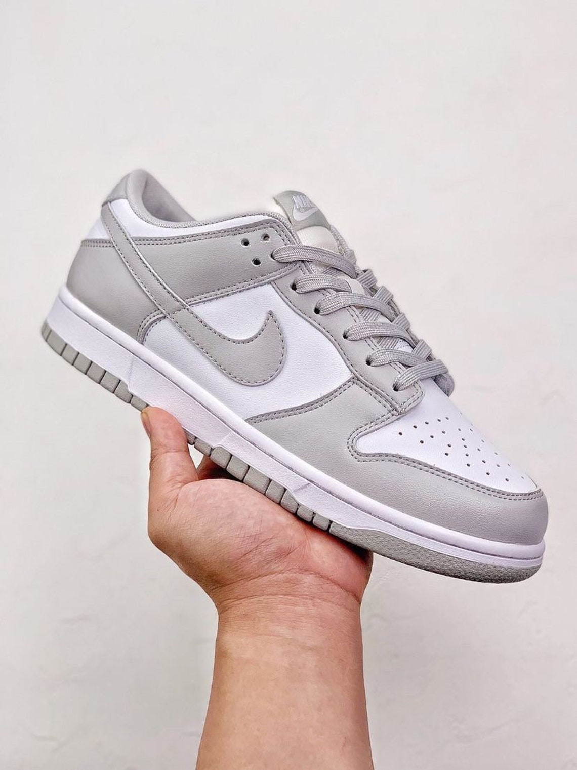 dunk hi white grey