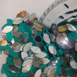 Blattförmige Handwerk Glasstücke, augenförmige Spiegel für Kunsthandwerk, Lippan Kunst und Handwerk, Fevicryl Lippan Kunst, indischer Spiegel, Spiegelstickerei,