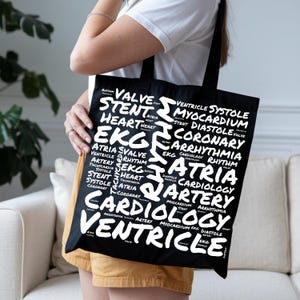 Kardiologie Wort Wolke Tragetasche | Geschenk für Kardiologen oder Cardiac Nurse | Heart Doctor Tote in Schwarz oder Weiß | Karten Residency Match Day
