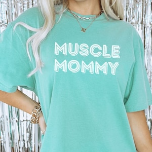 Comfort Colors Tshirt, Pump Cover Shirt, Muscle Mommy T-shirt, Gym Shirt for Women, Workout Shirt, Weight Lifting Tee Gym Lover Gift for Her