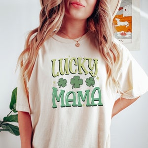 Comfort Colors Lucky Mama St Patricks Day Shirt, Retro St. Patrick&#39;s Day T-Shirt, St. Patty&#39;s Lucky Shirt Happy St Pattys Drinking Tee Irish