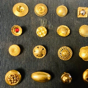 Boutons VINTAGES dorés de créateurs en métal de 1930 à 1950 image 2