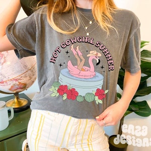HOT COWGIRL SUMMER GRAPHIC TEE
