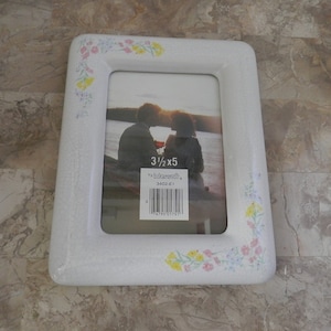 Vintage Porcelain Flower Picture Frame 3x5 - Cottage Core Style
