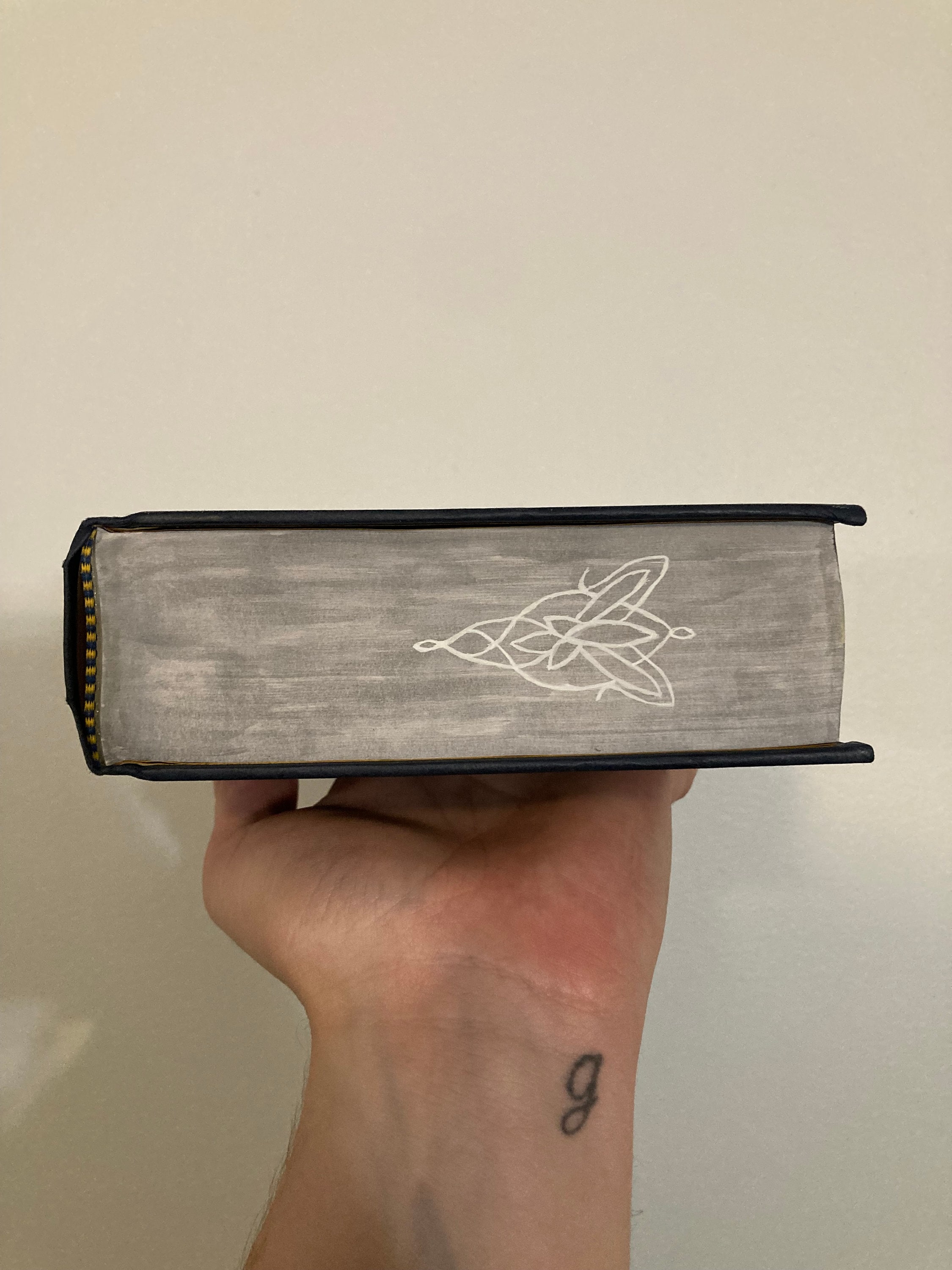 The Lord of the Rings Foreedge Painting Arwen and Aragorn Foreedge