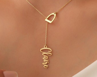 Pferd Halskette, Pferd Name Halskette, Pferd Gedenkstätte Halskette, Benutzerdefinierte Steigbügel Halskette, Steigbügel Schmuck, Reiter Steigbügel Halskette