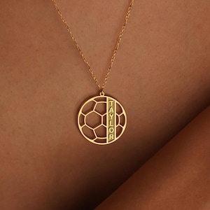 Aangepaste voetbalnaamketting • Gepersonaliseerde sportsieraden • Voetbalhanger voor spelers, teams en coaches • Sportliefhebberketting afbeelding 1