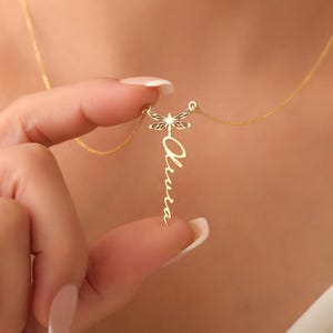 Collar de libélula personalizado con nombre, collar minimalista personalizado de libélula, collar con nombre de libélula, elegante collar con dije de libélula imagen 5