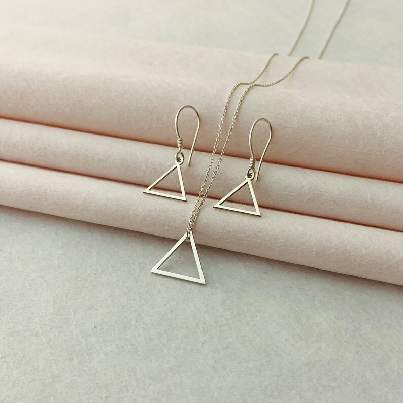 Triangelhalsband, Triangelörhängen, Triangelsmycken i sterlingsilver, Smyckeset med triangelhalsband och örhängen, Dingla triangelörhängen bild 2
