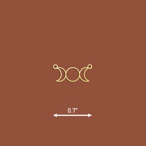 K&ouml;nnte beinhalten: Goldener Dreifach-Mond-Symbol-Anh&auml;nger, 0,7 Zoll im Durchmesser.