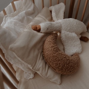 Oreiller lune en peluche marron