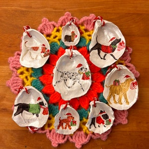 Set aus 8 Ornamenten / Hunden / Austernschalen/ Serviettentechnik