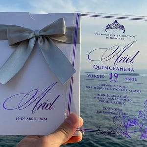 Convite acrílico Quinceañera, Quinceañera, Convite acrílico impresso em folha roxa, Envelope pérola branca, Envelope pérola branca, Fita cinza