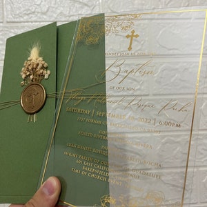 Convite de batismo. Convite de batismo em acrílico. Primeira Santa Comunidade. Convite cristão. Meio envelope verde, convites personalizáveis