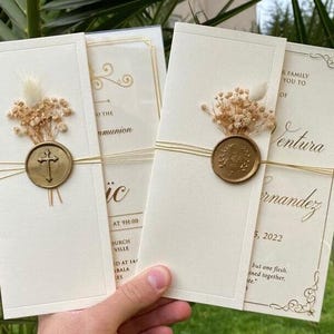 Invito in acrilico trasparente, invito di nozze, invito di nozze in acrilico, invito in acrilico, mezza busta avorio, sigillo di ceralacca, fiori secchi