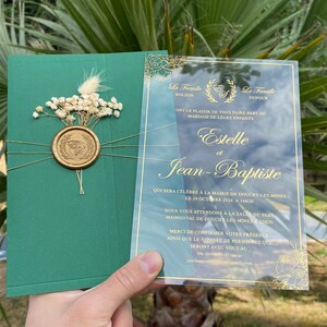 Faire-part de mariage en acrylique transparent, faire-part de mariage en acrylique, faire-part de mariage, demi-enveloppe vert émeraude, cachet de cire et fleurs séchées