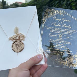 Hochzeitseinladung, Acrylhochzeitseinladung, Klare Acryleinladung, Einladung mit Goldfolie bedruckt, Elfenbein Umschlag, Wachs Siegel, Blumen