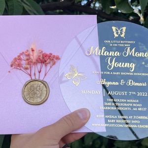 Invito a forma di farfalle, invito per festa di compleanno, baby shower, invito in acrilico trasparente, invito di compleanno, busta in madreperla rosa, invito