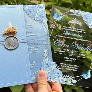 Invitación de quinceañera acrílica, invitación de quince años, invitación floral azul, invitación de mariposa, medio sobre azul perlado, dulces 16