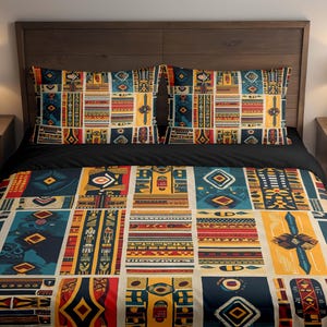 Peut inclure: Ensemble de lit avec une housse de couette et deux taies d'oreiller, présentant un motif géométrique coloré. Le design intègre des rectangles et des carrés dans des tons de bleu, jaune, rouge et crème. L'ensemble est présenté sur un cadre de lit en bois.