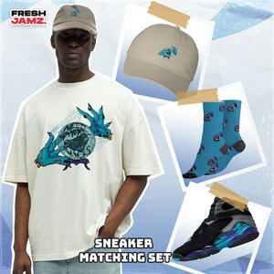 Camiseta unisex AJ 8 Aqua Need More Kicks, sudadera con capucha, calcetines, gorro a juego con zapatillas y camiseta de Halloween.