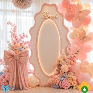 Pode incluir: Um grande painel decorativo oval branco e rosa com um painel central iluminado e o texto 3Barchi. É adornado com balões cor-de-rosa e pêssego, flores de cerejeira artificiais e grandes recortes de borboletas, com um suporte de tecido drapeado.