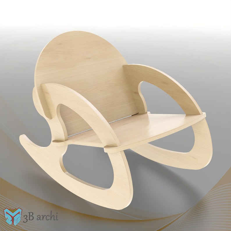 Peut inclure: Une chaise ber&ccedil;ante en bois clair avec un dossier arrondi et un si&egrave;ge incurv&eacute;. La chaise a un design unique avec des d&eacute;coupes dans le dos et les c&ocirc;t&eacute;s.