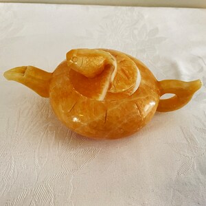 Service à thé en jade sculpté, théière en forme de carpe, 4 tasses et plateau.