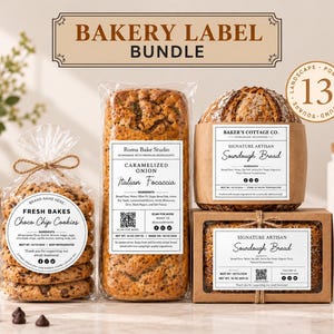 Puede incluir: Un paquete de etiquetas de panadería con varios diseños de empaque. Incluye etiquetas para galletas con chispas de chocolate, focaccia italiana de cebolla caramelizada y pan de masa madre, con ingredientes y códigos QR.