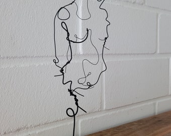 Bovenlichaam van vrouw gemaakt van draad, figuur van naakte vrouw, draad, handgemaakt, drijfhout, hout