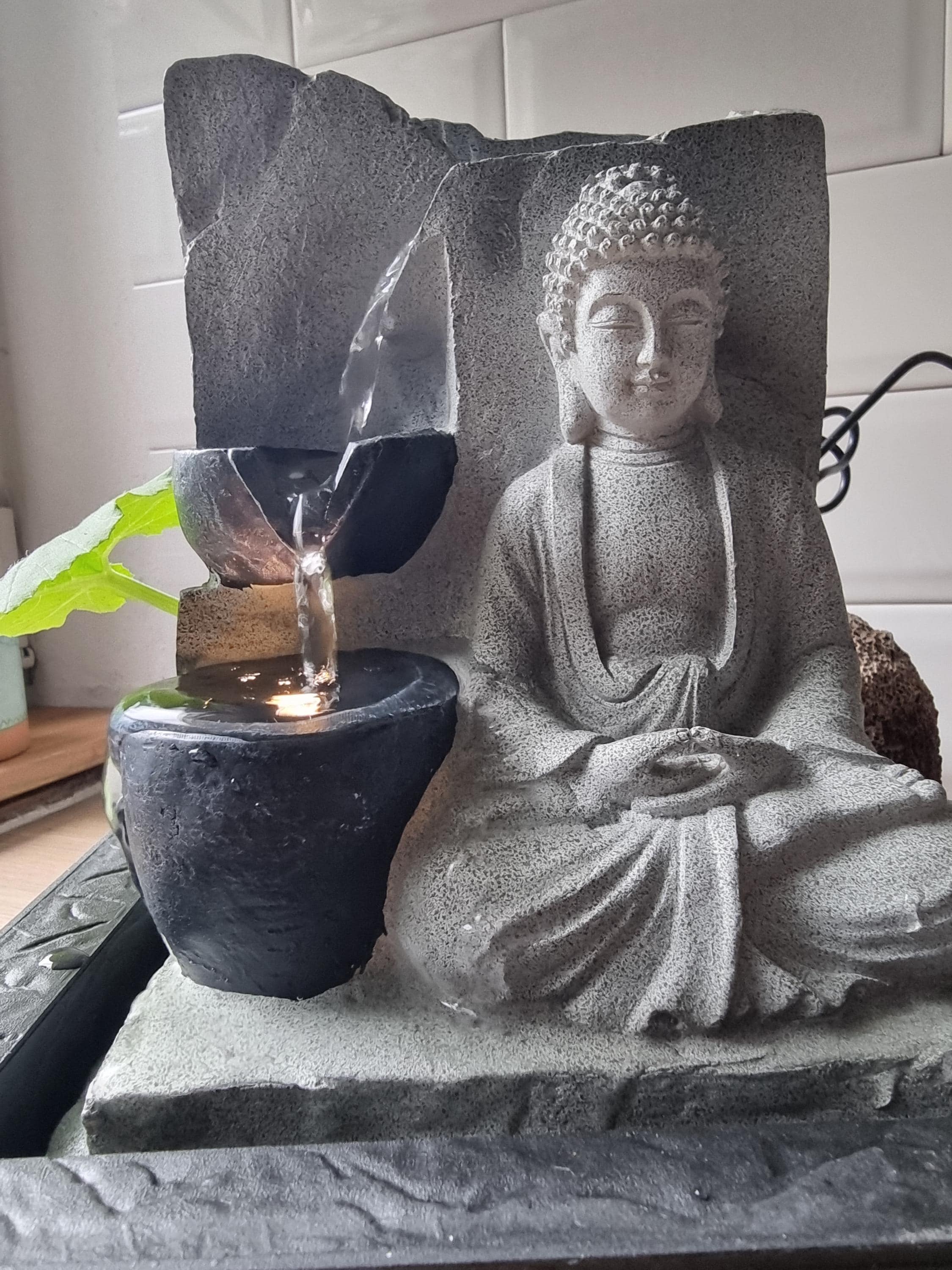 Fontana Da Tavolo Zen Con Cascata Senza Luce – 20x15x28 Cm, In Resina E Plastica, Pompa Inclusa, Adatta A Ufficio, Camera E Meditazione, Effetto Rilassante