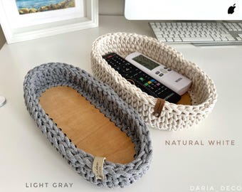 Panier en coton au crochet avec base en bois : télécommande et porte-lunettes