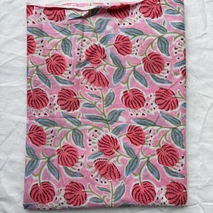 Handmade Heart Shaped Quilted Tote Bag, Pink Patchwork Tote Bag, Aesthetic Bag Book Lover Gift, Shoulder Bag With Inner Pocket, Gift for Her Bag 10