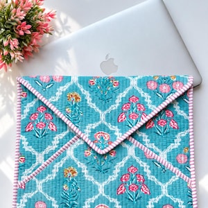 Personalisierte Laptoptasche im Envolope-Design, monogrammierte, gesteppte MacBook-Hülle, handbedruckte Computerhülle, iPad-Tasche für Damen – das perfekte Geschenk für Technikbegeisterte