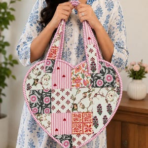 Handmade Heart Shaped Quilted Tote Bag, Pink Patchwork Tote Bag, Aesthetic Bag Book Lover Gift, Shoulder Bag With Inner Pocket, Gift for Her Bag 02