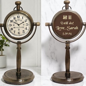 Personalisierte Tischuhr zum 8. Jahrestag - Gravur Schreibtischuhr mit Tally Marks, traditionelles Bronze Geschenk für Ihn, Ehemann, Freund, Büro Schreibtisch