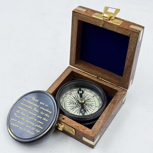 Kompas van gegraveerd messing met houten kist – Gepersonaliseerd jubileumcadeau voor hem, aangepast cadeau voor vriend, unieke aandenken voor mannen