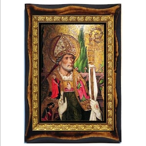 Op de afbeelding: Een ingelijst religieus icoon dat een heilige afbeeldt in een groene robe en een gouden miter. De heilige houdt een staf vast en wordt omringd door andere figuren. De lijst is versierd en heeft een bladgoud afwerking.