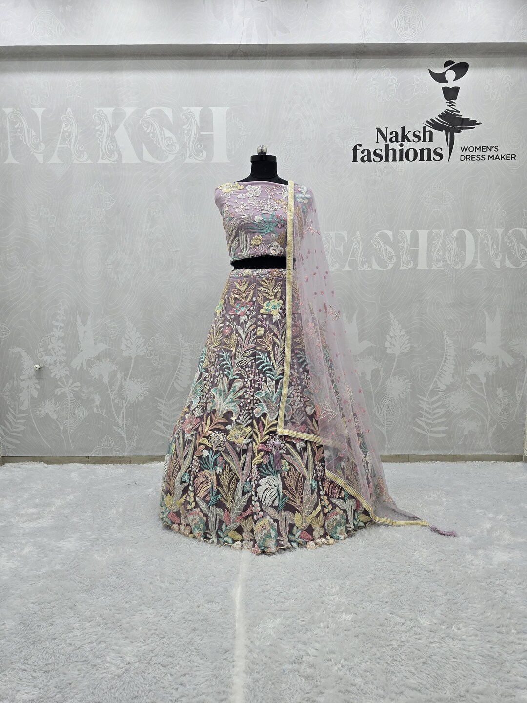 Lehenga Choli de seda acetinada lavanda: trabalho de sequência de