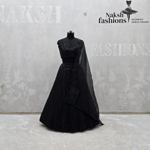 Schwarze Georgette Pailletten Lehenga Choli: Fließende indische Party Kleidung, Hochzeitskleid
