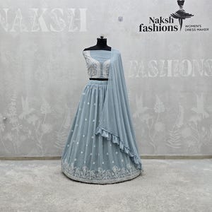 Himmelsblå Georgette Lehenga Choli, Broderad indisk bröllopsgästoutfit, Designerfestkläder