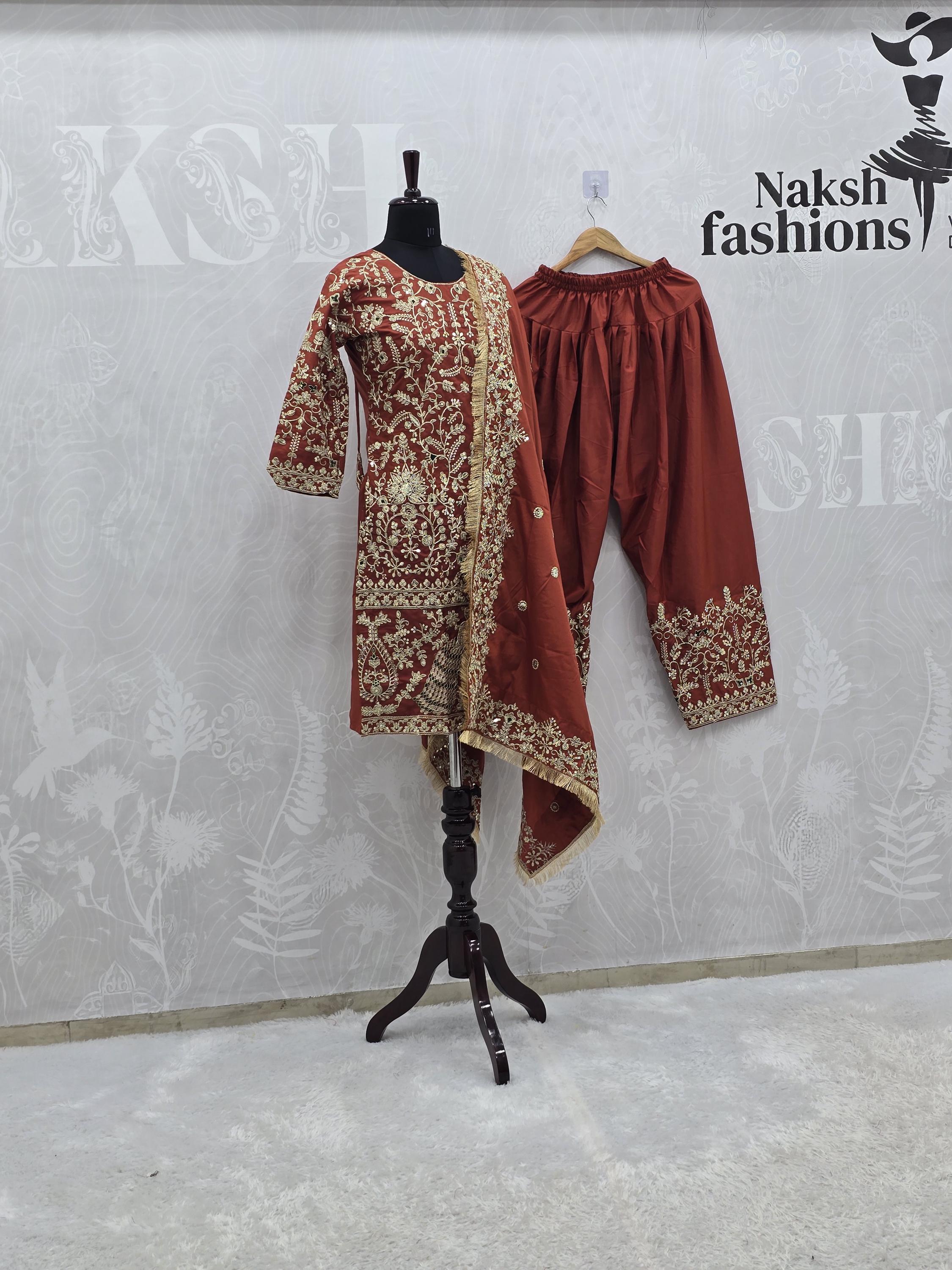 刺繍入りクレープシルクのペルシアサルワールトップ：伝統的な祝祭服