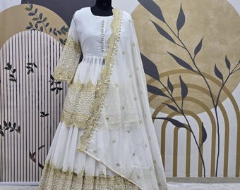 Weißer Georgette Lehenga mit Stickmuster (Stickerei) und Dupatta