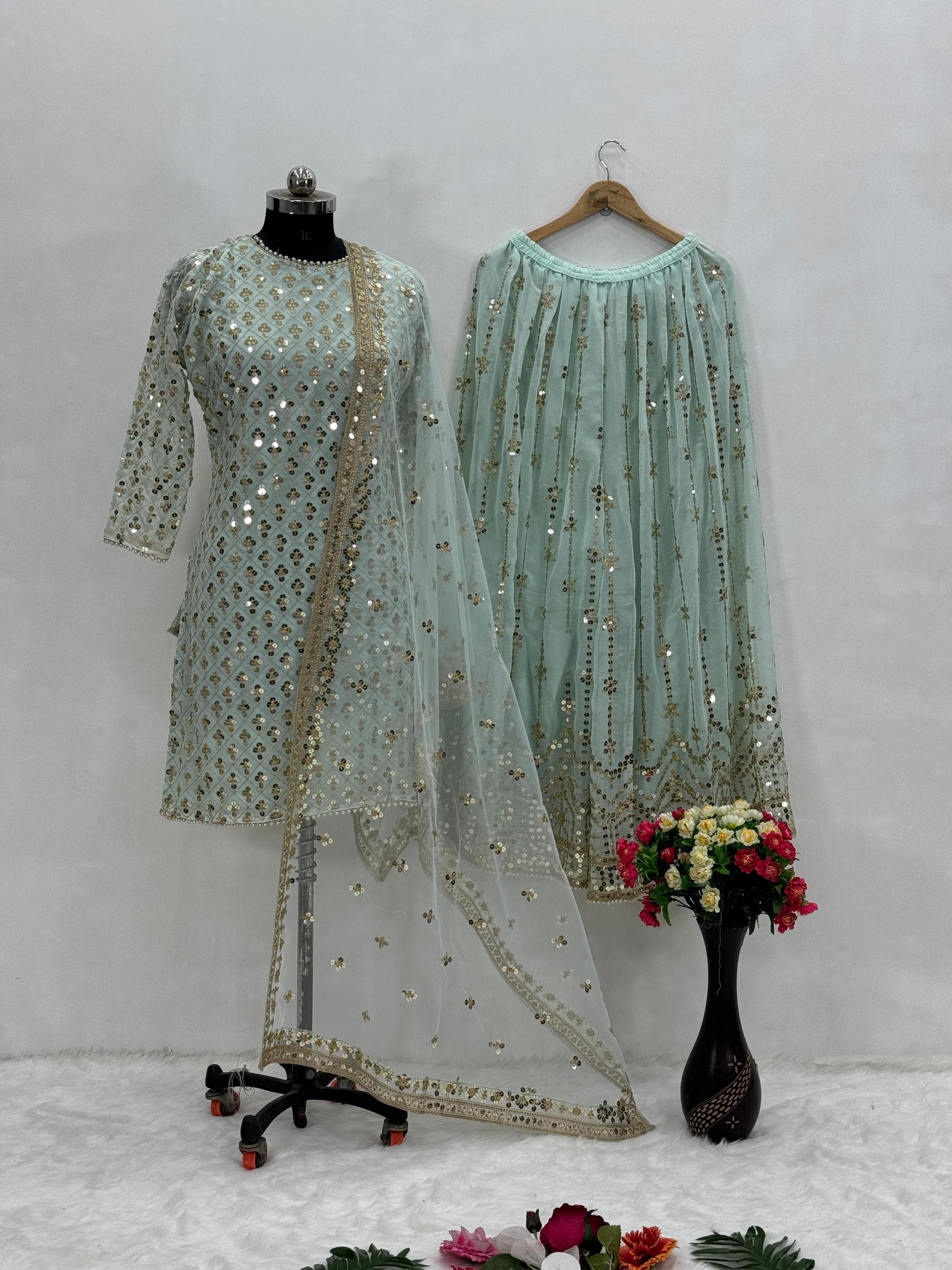 Mintgrüner Sharara Palazzo Anzug: Georgette Stickerei, Sangeet Party Wear