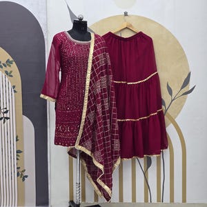 Traje palazzo Sharara rosa de diseñador para mujer con bordado secuencial, traje de fiesta, traje de fiesta Sangeet, top, traje Sharara.